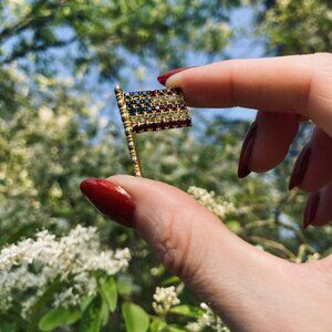USA Rhinestone Flag Brooch Pin in Gold Tone